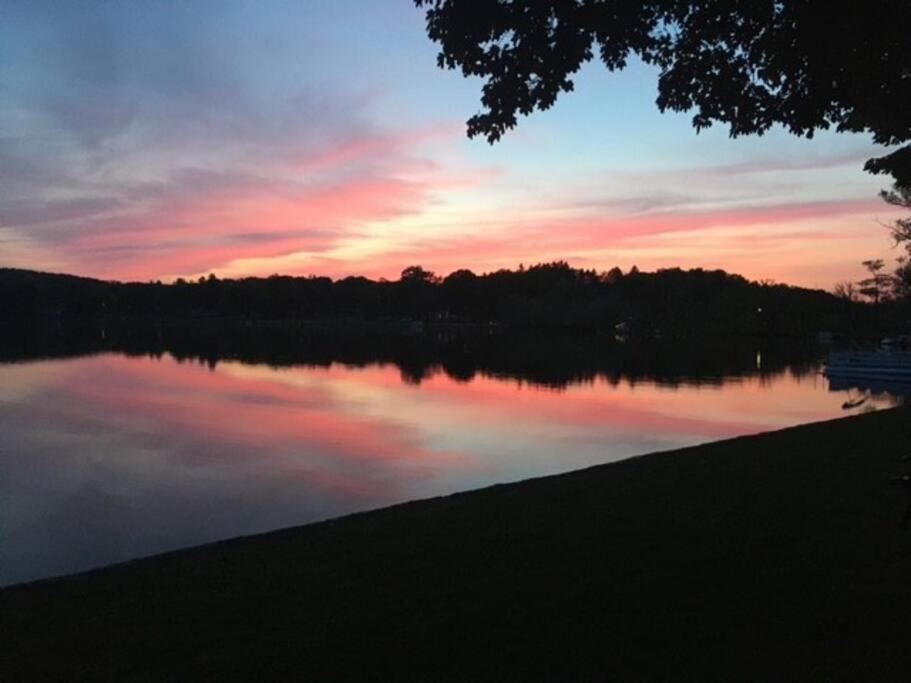 Serenity Sunset Brocton Extérieur photo